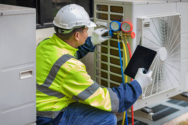 Professional Ac Installation technician working in Lanark Village, FL